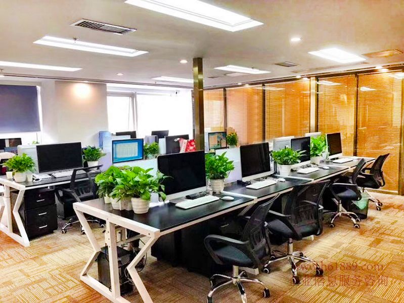 會展中心地鐵口現代國際商務大廈多套辦公室出租，網絡技術服務完善，圖片實拍，租客免擁